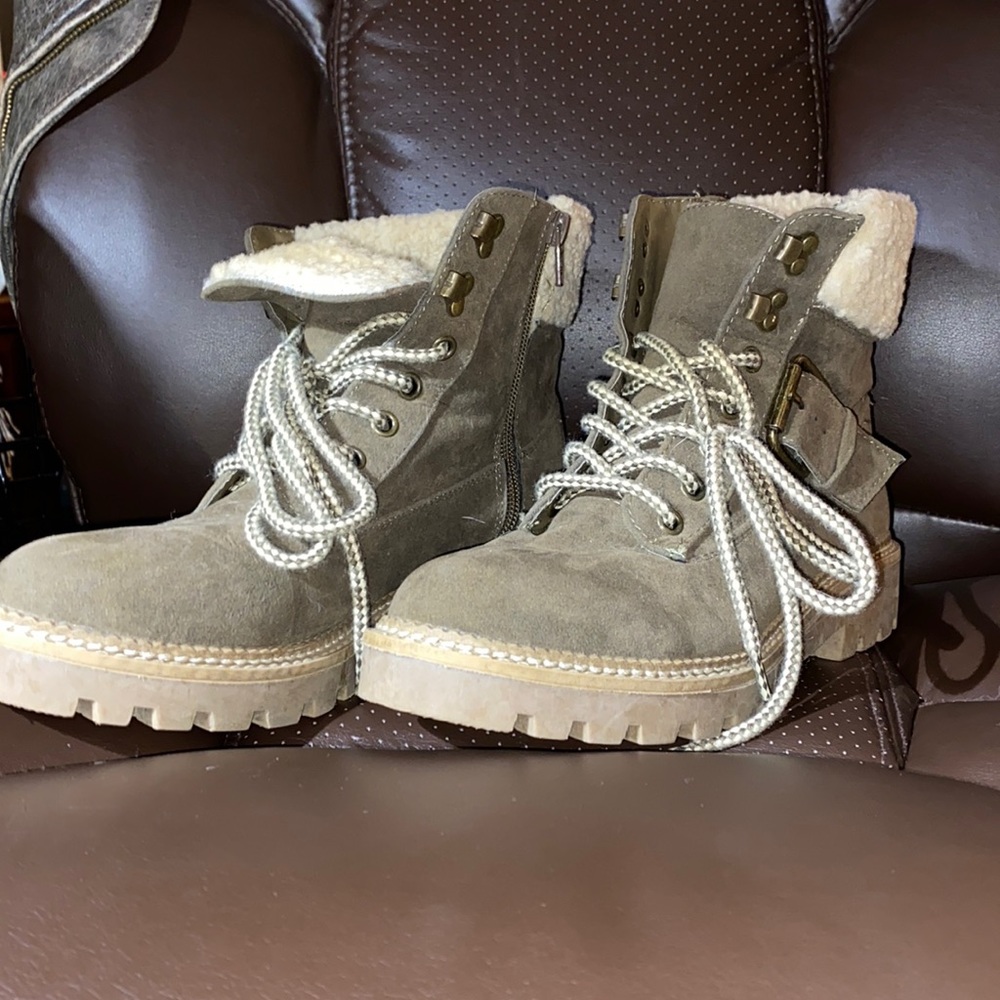 Universal Thread Winter boots